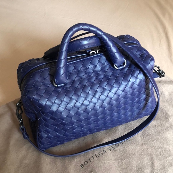 Bottega Veneta ( Like New) - Picture 2 of 13